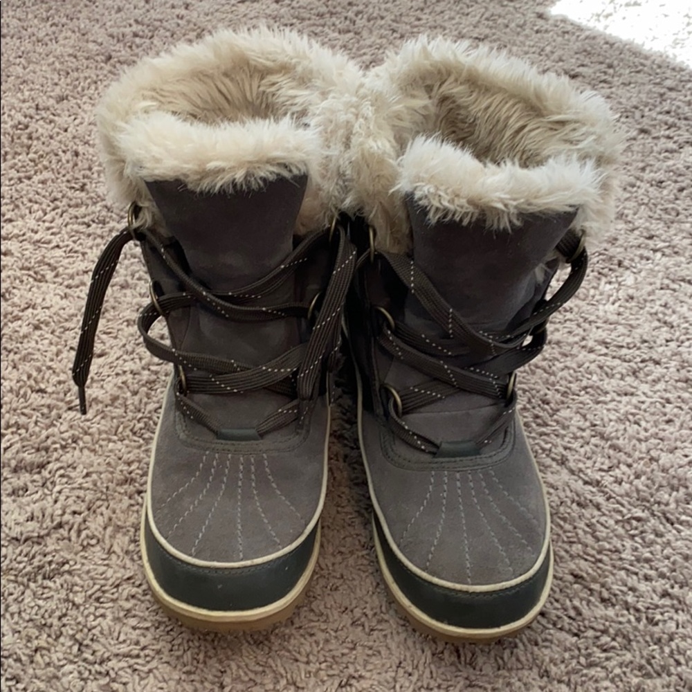 Sorel boots - Picture 2 of 3
